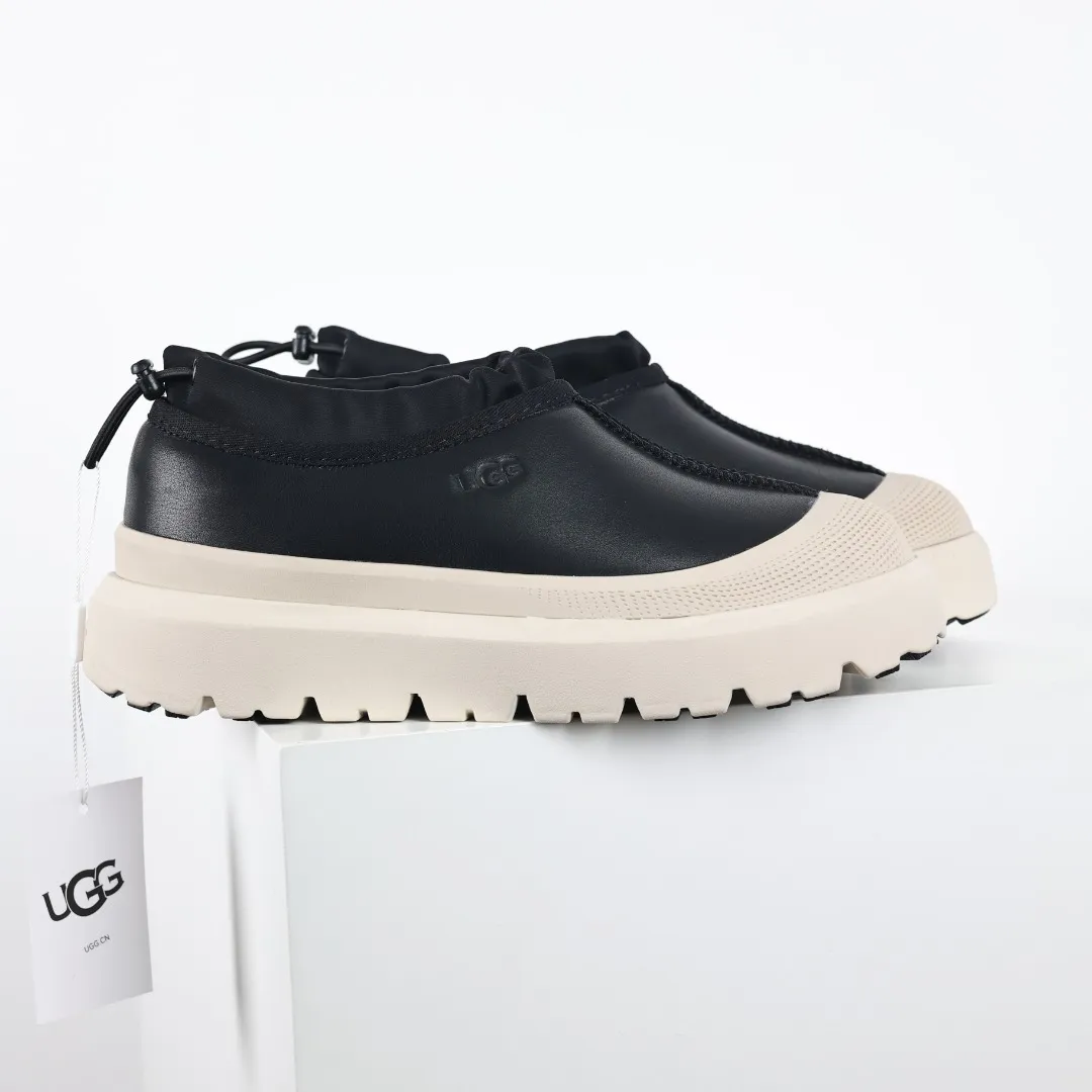 Pick up locally 💰620 Core recommendation Good price Cashmere insoles are a very suitable choice for keeping warm in winter and at home. In the new year, uug launched a series of styles, which are partial to the preferences of young consumers and have also moved to the forefront of fashion trends. Shoe body material Water-repellent coated suede upper 17mm UGGPURE™ implanted wool insole Lightweight non-slip comfortable rubber outsole With brand LOGO Trademark Comes with a full set of packaging Size: 35 36 37 38 39 40 41 42 43 44